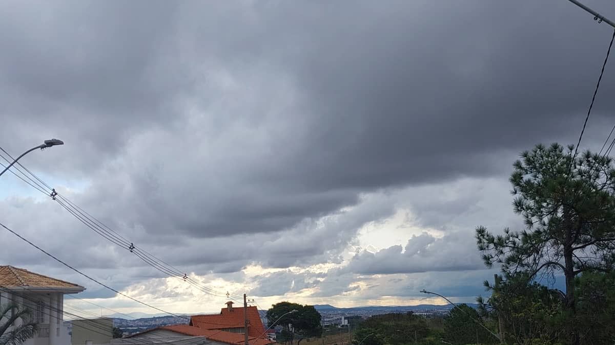 BH e outras 500 cidades de Minas têm alerta para tempestade e granizo  