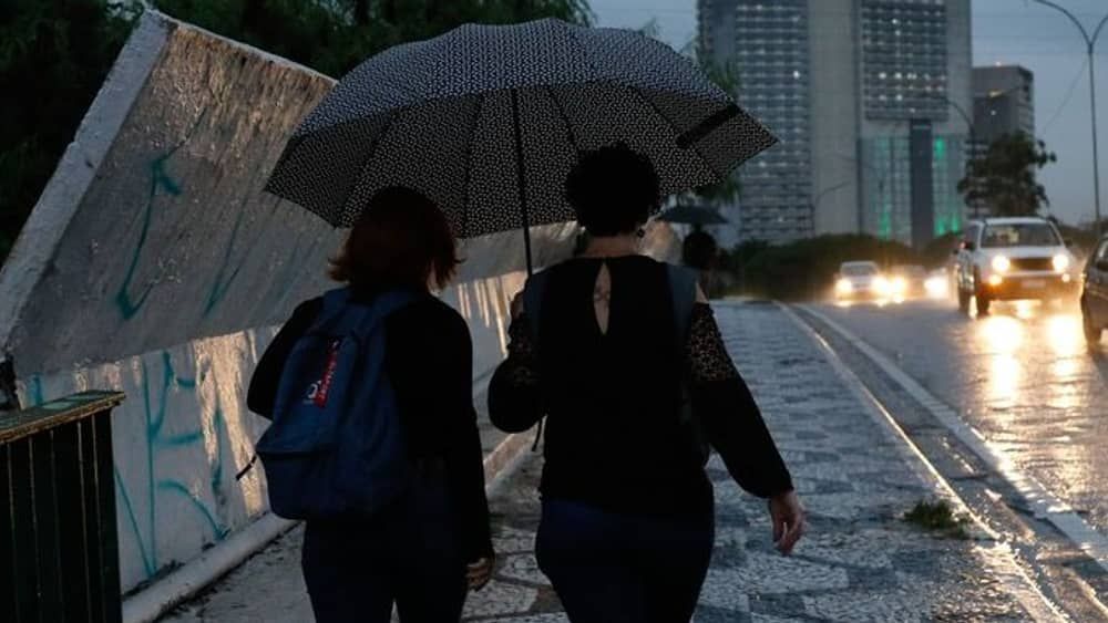 Previsão do tempo: BH deve ter domingo (3) de céu nublado e pancadas de chuva