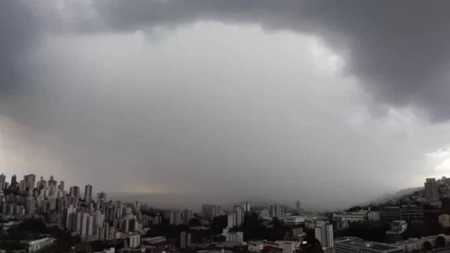 Belo Horizonte está em alerta de chuva e granizo para as próximas horas