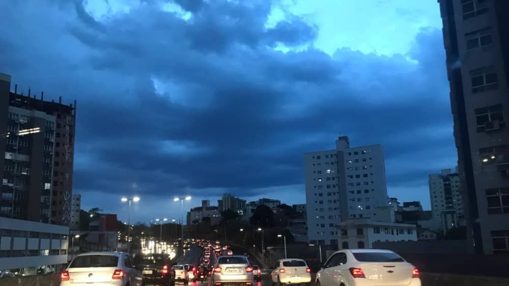 Em meio à onda de calor, BH pode ter pancadas de chuvas nas próximas quatro horas