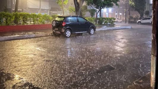 Belo Horizonte tem chuva forte nesta noite de quinta (26)