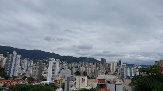 Belo Horizonte tem céu claro e encoberto neste sábado (22)