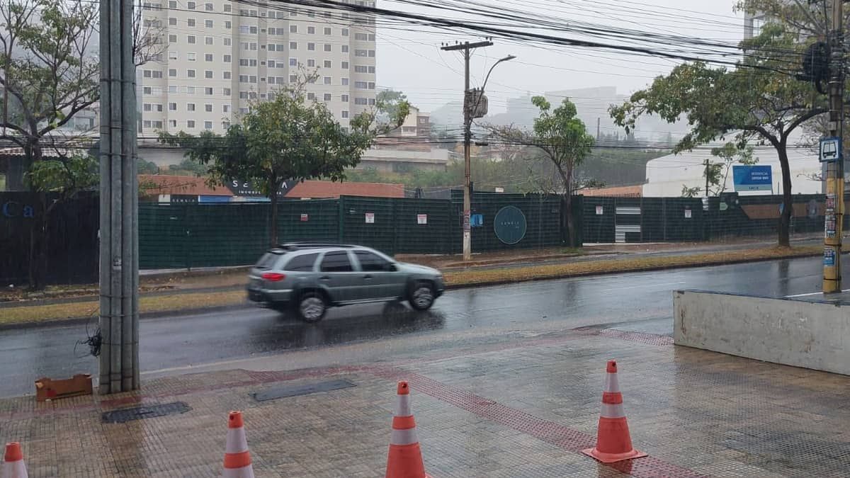 Belo Horizonte tem previsão de novas pancadas de chuva nas próximas 4 horas, alerta Defesa Civil 