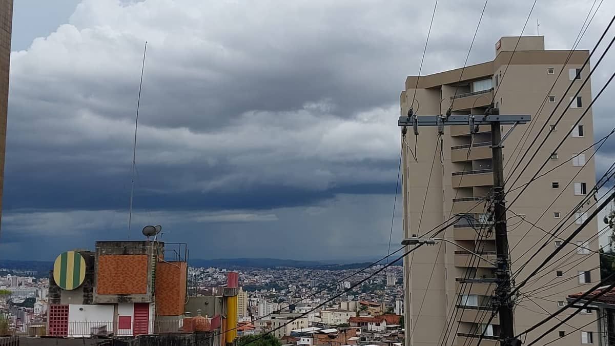 Previsão do tempo: Belo Horizonte terá sábado de Carnaval com pancadas de chuva e trovoadas