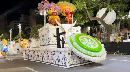 Carro alegórico da Bem-Te-Vi