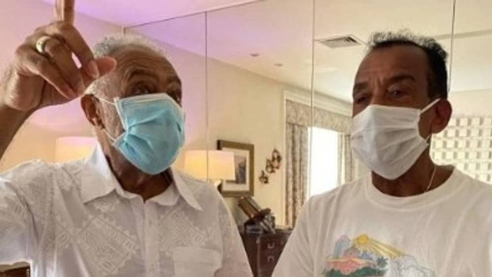 Encontro de gigantes: veja foto de Gilberto Gil e Jorge Ben Jor tomando chá