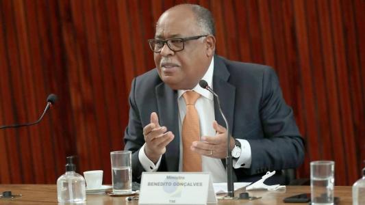 Benedito Gonçalves deu prazo para Bolsonaro se manifestar sobre documento encontrado na casa de Anderson Torres