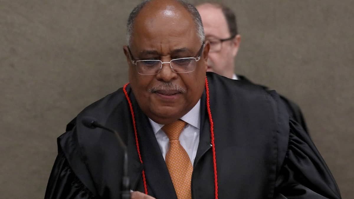 Advogado usa ChatGPT para protocolar petição em processo de Bolsonaro e é multado pelo TSE