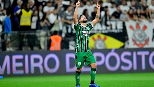 Benítez abriu o placar para o América ainda no primeiro tempo diante do Corinthians