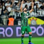 Benítez não joga a toalha após empate do América: 'Ainda não acabou'