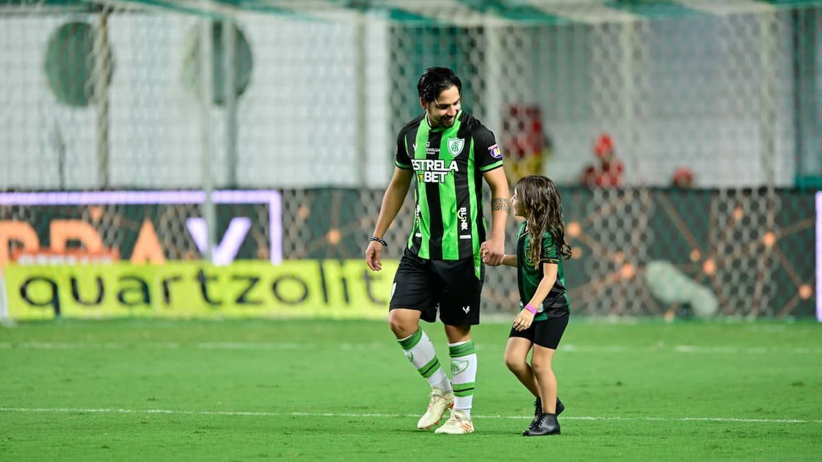 Benítez comenta lesões no América e detalha prevenção: 'Não tirei férias'