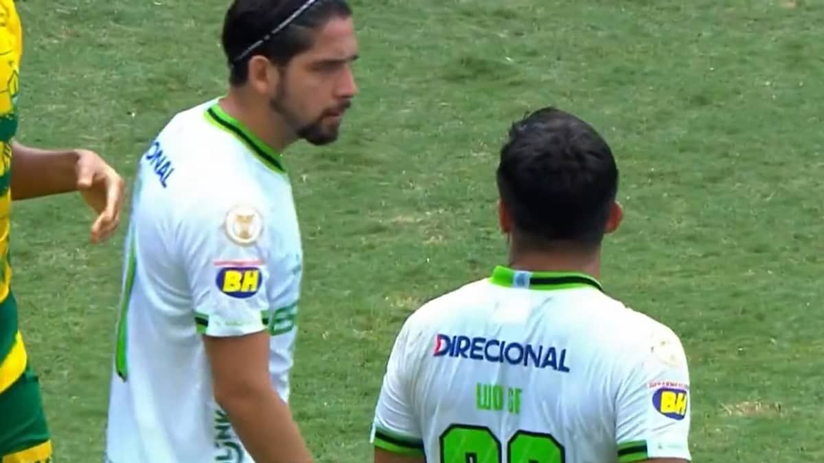 Aloísio minimiza discussão com Benítez no América: “A gente briga todo jogo”