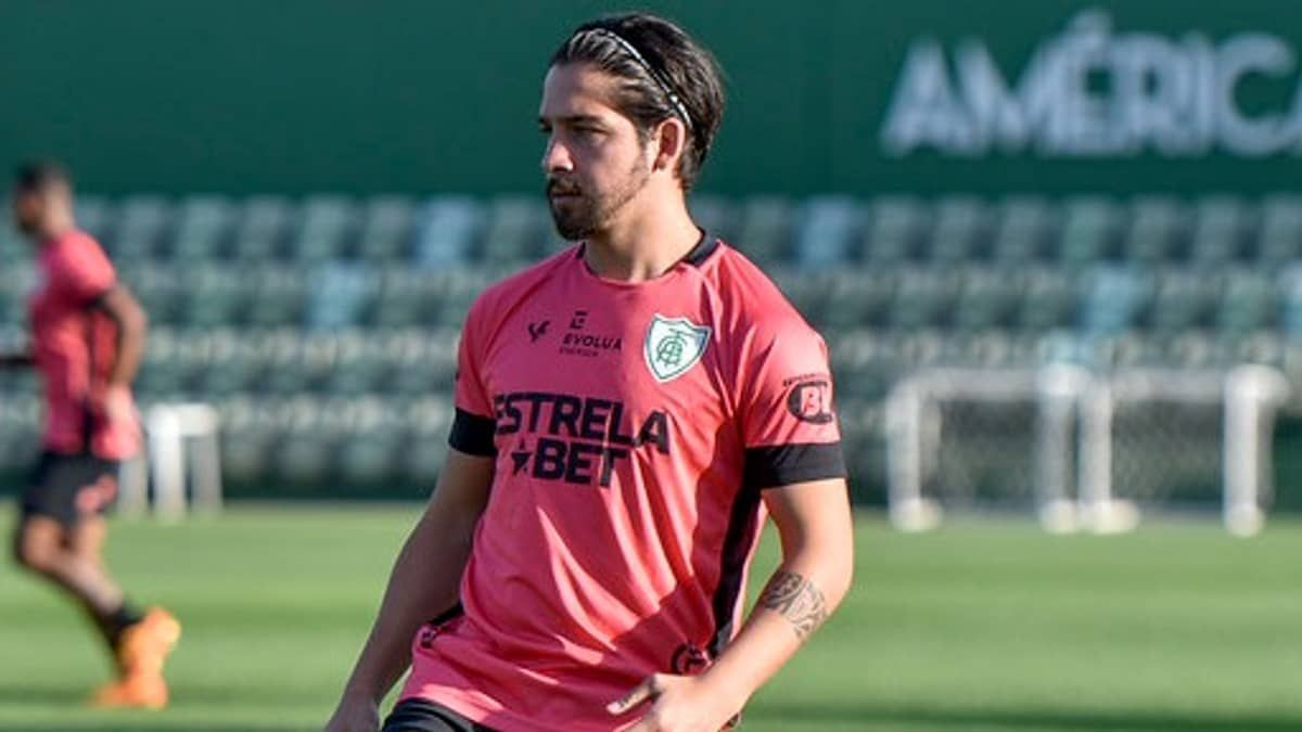 Benítez é preservado e fica fora do jogo do América contra o Coritiba