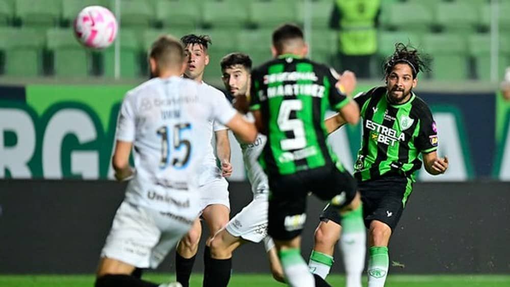 No América, Benítez vive temporada com mais gols e assistências na carreira