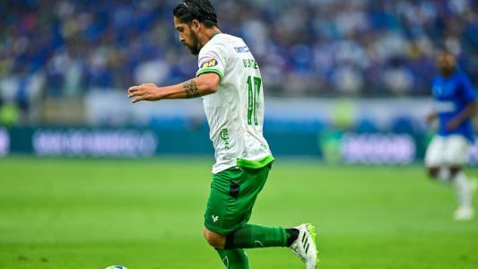 Benítez voltou a ser titular pelo América, mas pode virar desfalque após nova lesão