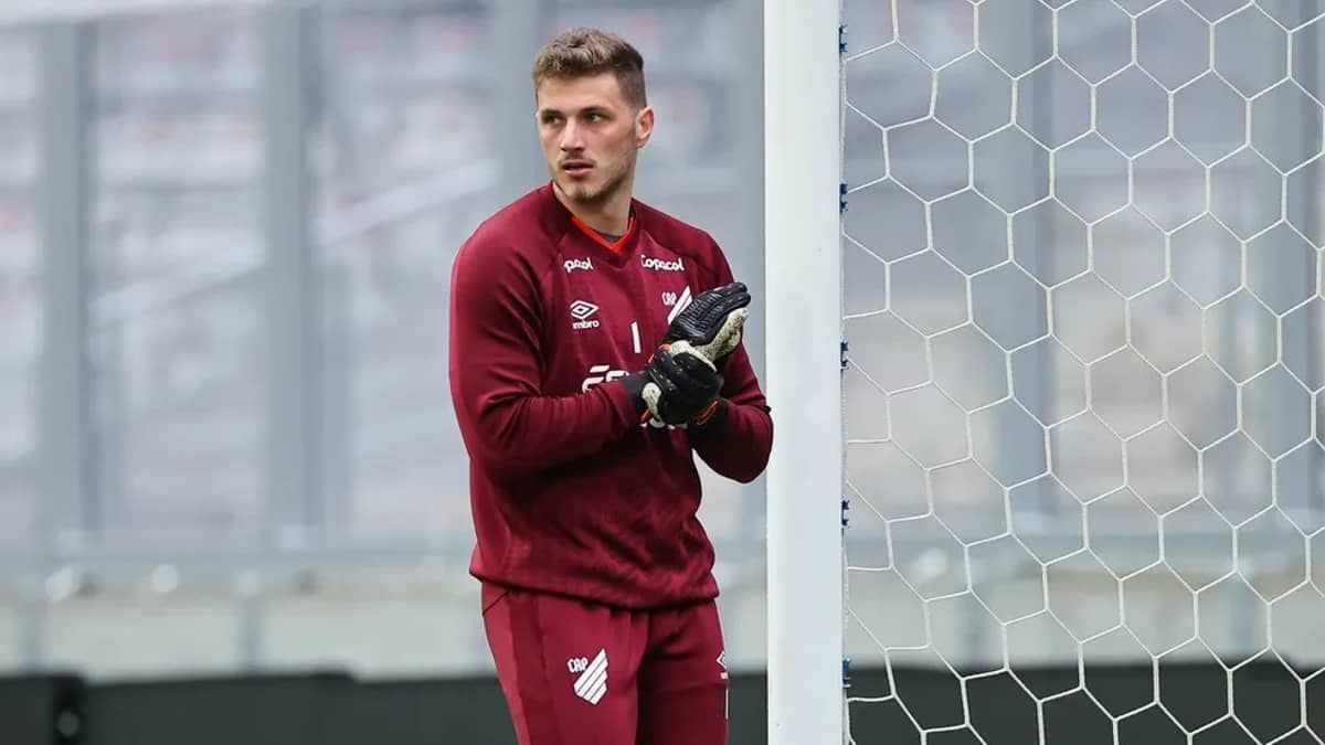 Bento é cortado da Seleção Brasileira; Diniz convoca destaque da Série A