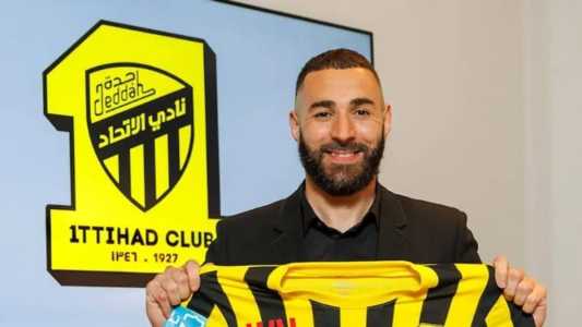 Benzema durante apresentação no Al-Ittihad