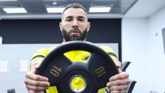 Benzema entra em campo pela Champions Asiática