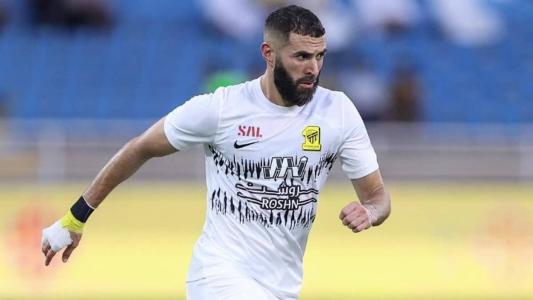 Benzema estreia com assistência