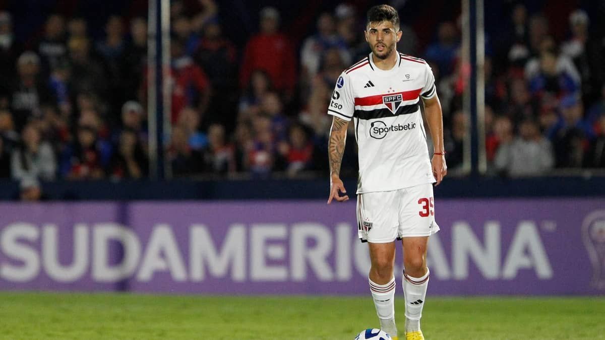 Clube inglês faz consulta por Beraldo, do São Paulo, e alemães monitoram