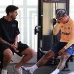 De férias, zagueiro da Seleção Brasileira visita o São Paulo