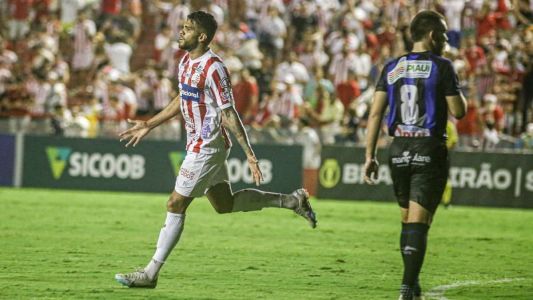Berguinho marcou o primeiro gol com a camisa do Náutico