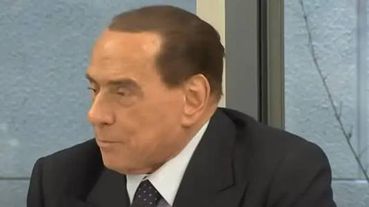 Berlusconi estava internado desde sexta-feira (9)
