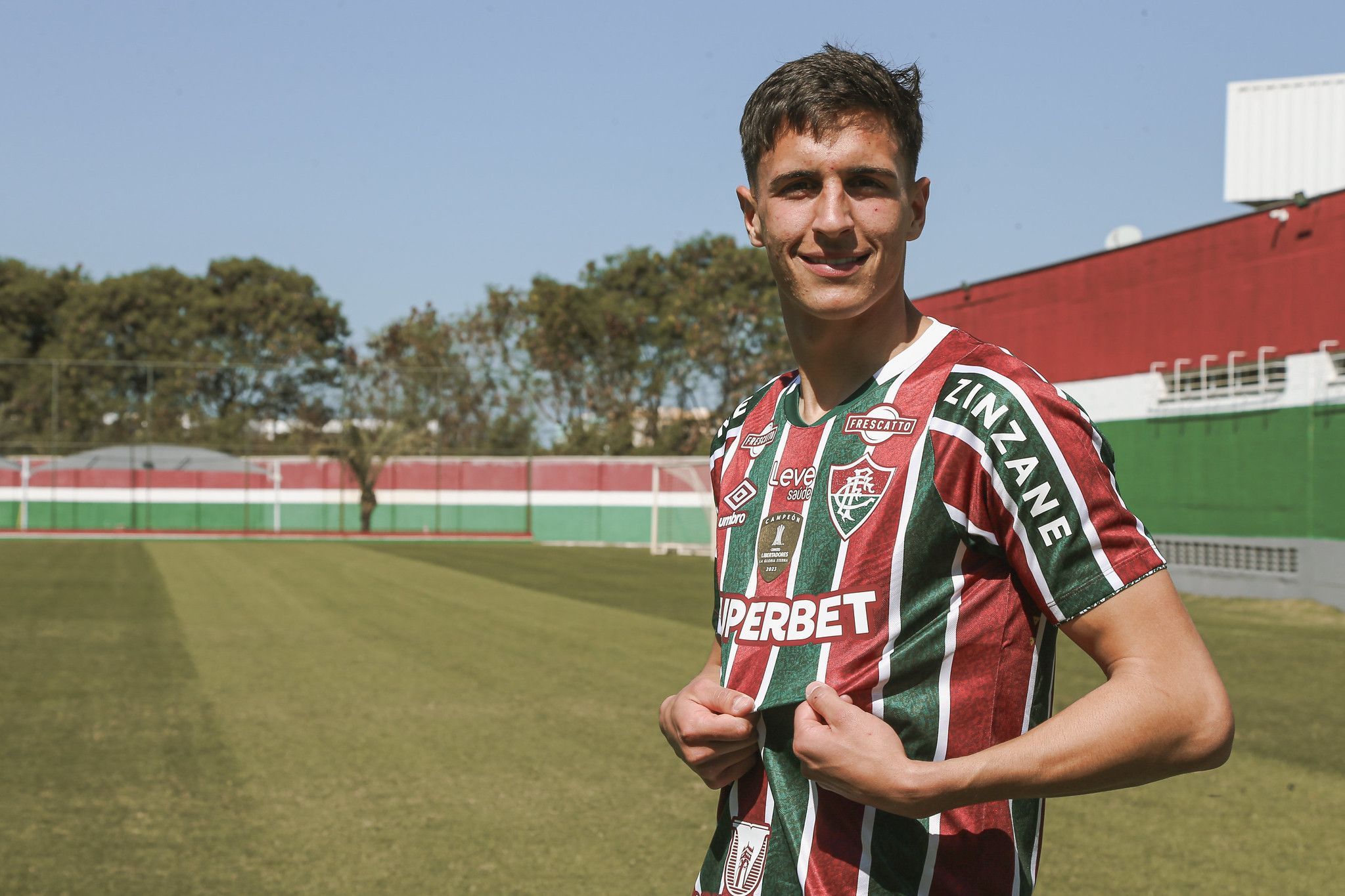 Reforço do Fluminense é registrado e fica à disposição para o clássico