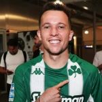 A pedido de Mano Menezes, Corinthians consulta situação de Bernard