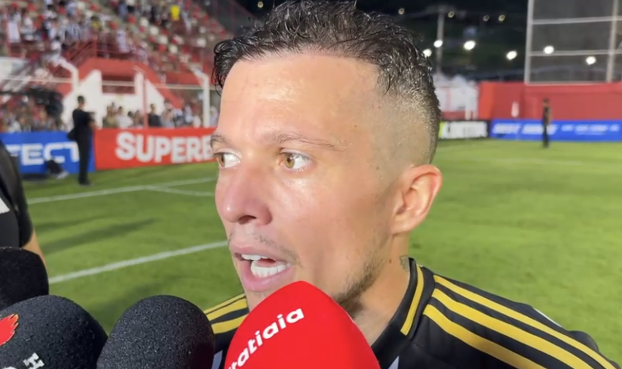 Bernard revela situação inusitada em vitória do Atlético: ‘Estadual é bom demais’