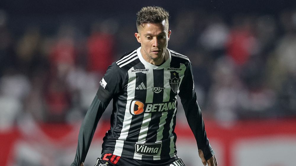 Milito dá declaração sobre Bernard no Atlético e faz projeção