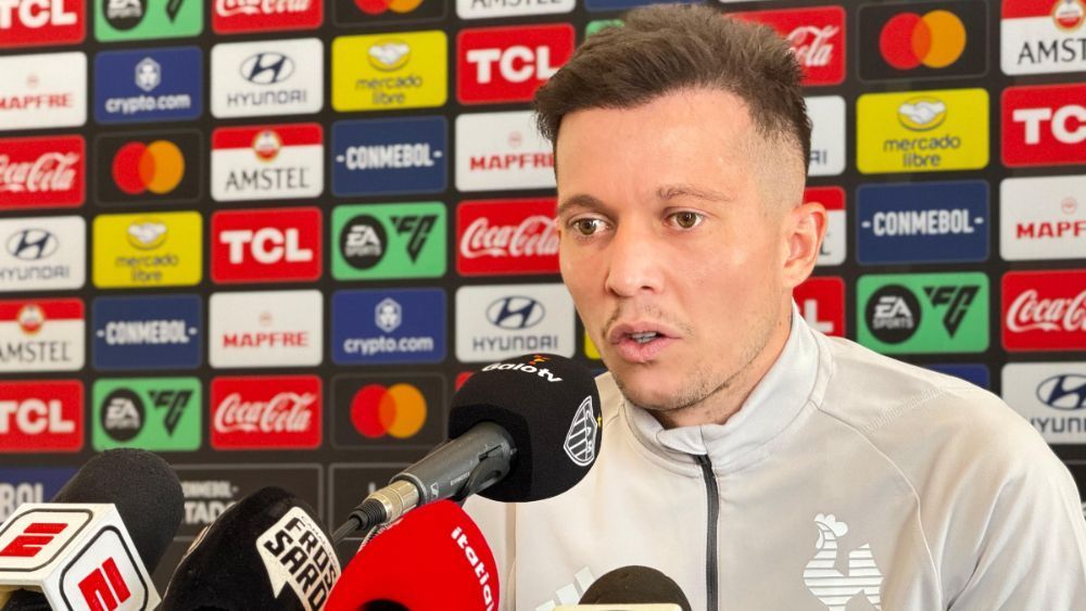 Bernard e jogadores do Atlético ignoram crise do San Lorenzo, rival na Libertadores
