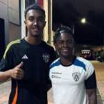 Goleiro da base do Atlético se encontra com Cazares e reedita foto de 2019