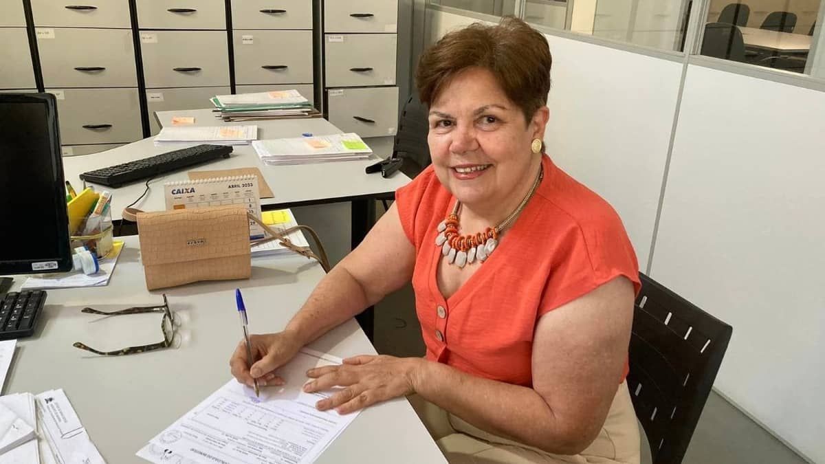 Beth Cota toma posse como vereadora suplente em Mariana