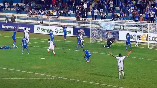 Betim marcou aos 49 minutos do segundo tempo e assumiu liderança do Hexagonal Final