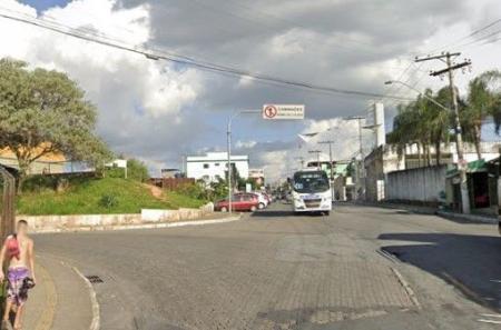 O agressor, identificado como Ademir Binou Bernado, também de 42 anos, não aceitava o fim do relacionamento