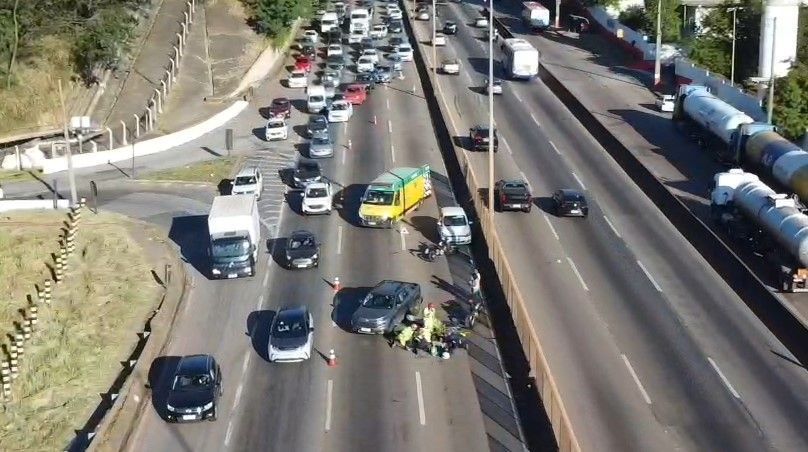Três acidentes na Fernão Dias (MG) complicam trânsito nesta sexta-feira (9)