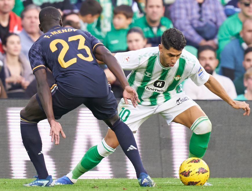 Real Madrid empata com o Betis e pode perder liderança do Espanhol para o Girona