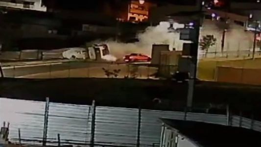 Betoneira tombou em rua do bairro Oswaldo Barbosa Pena, em Nova Lima