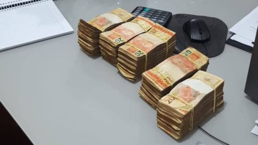 Policiais realizaram buscas no escritório da casa de câmbio e na casa dos investigados