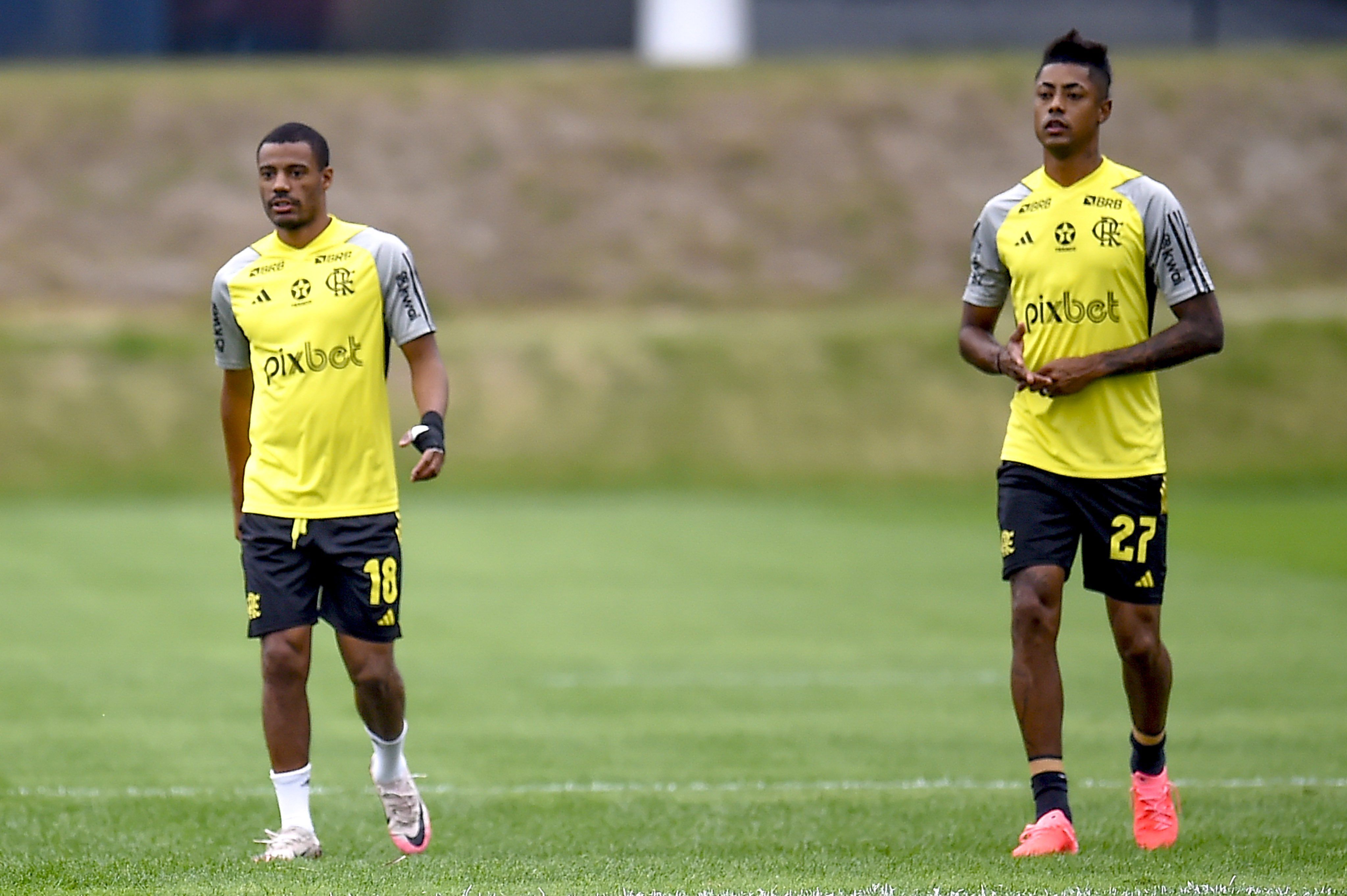 Flamengo vive expectativa de voltar a ter elenco completo contra o Palmeiras