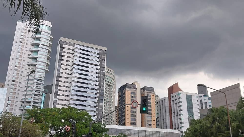 BH e outras 406 cidades de MG podem ter chuva de até 100 mm e ventos de 100 km/h