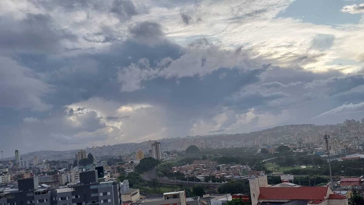 Inmet alerta para risco de tempestade e granizo em BH e mais 500 cidades; veja quais