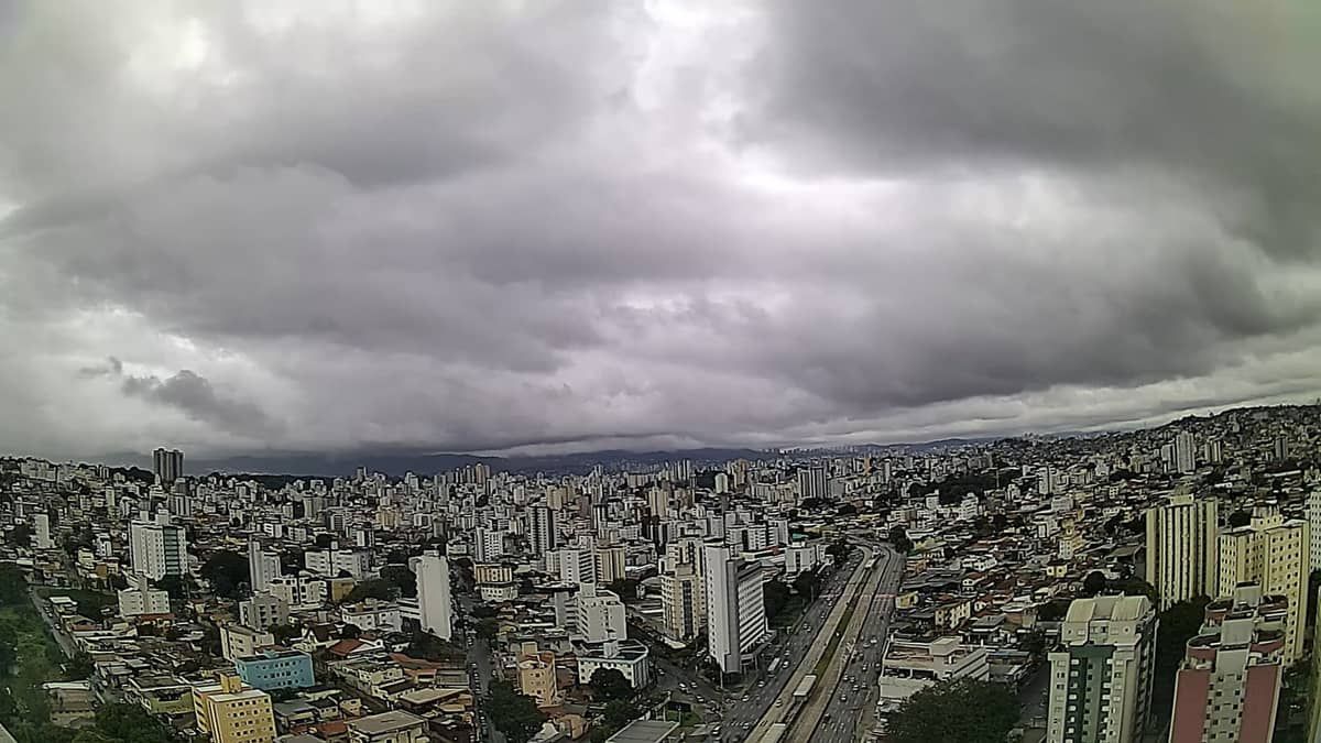 Vai chover? Confira como fica a previsão do tempo para o sábado (22) em BH