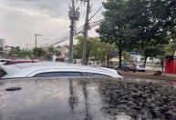 Chuva forte volta a atingir BH e mantém alerta em três regionais