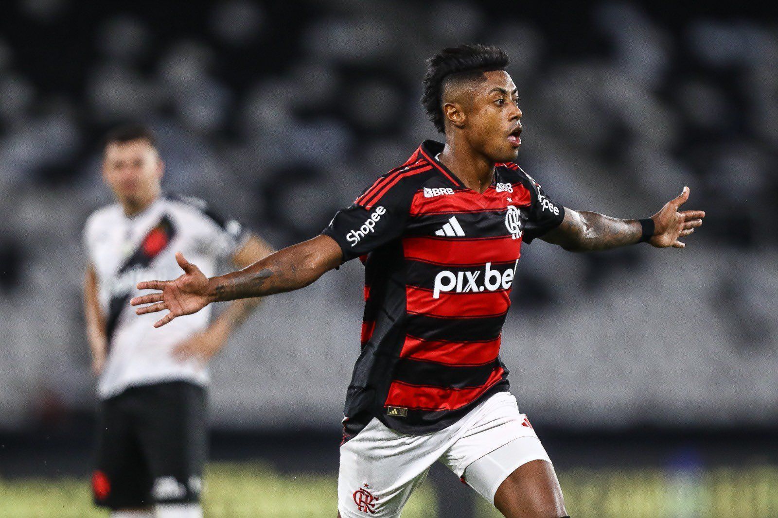 Flamengo vence Vasco no Nilton Santos e amplia vantagem na semi do Carioca