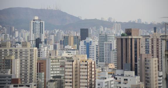Os vereadores de Belo Horizonte aprovaram nesta terça-feira, em segundo turno, o projeto de lei que proíbe o uso do Uber no modelo atual.