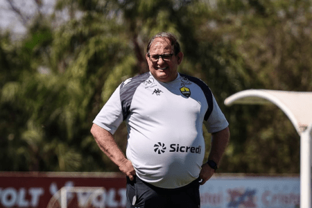 Guto Ferreira treina o Cuiabá