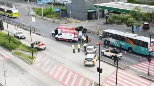No local serão ser erguidas as vigas para construção da nova alça do viaduto Leste. Os trabalhos devem terminar às 12h deste domingo.