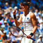 Bia Haddad venceu único jogo contra Iga Swiatek, adversária em Roland Garros